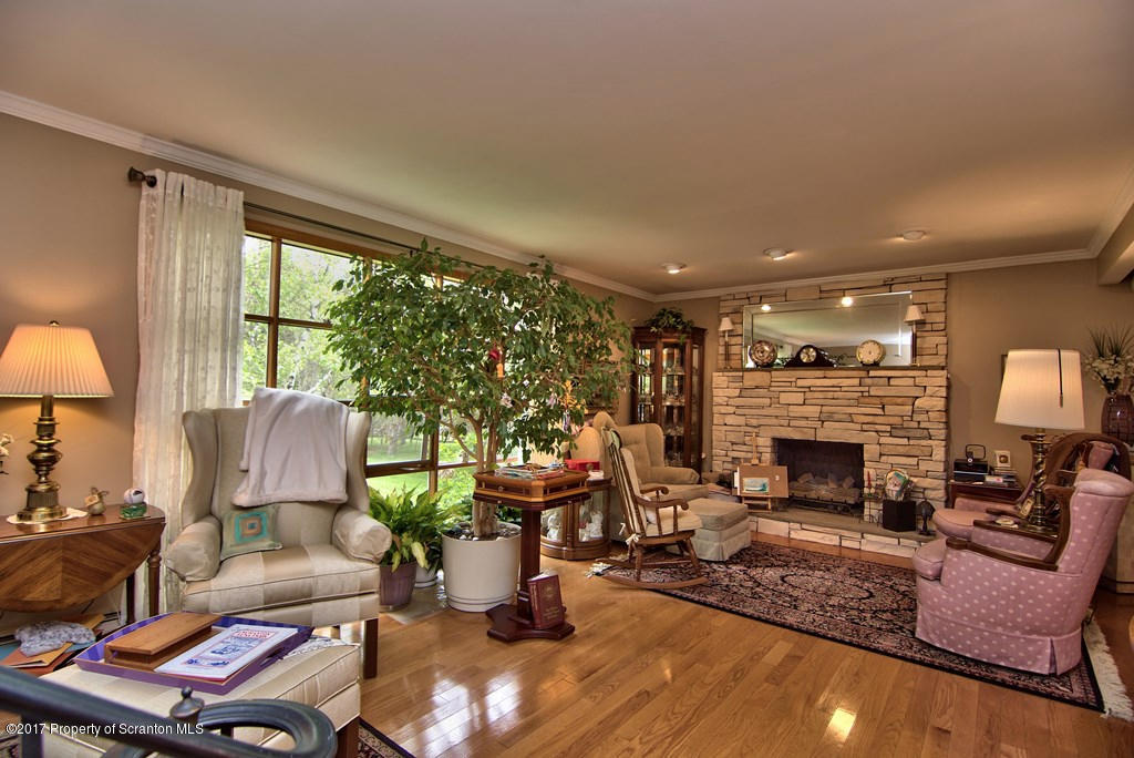 105 O'Hara Road Moscow, PA 18444 - Photo 3 of 33 Gallery Image 3