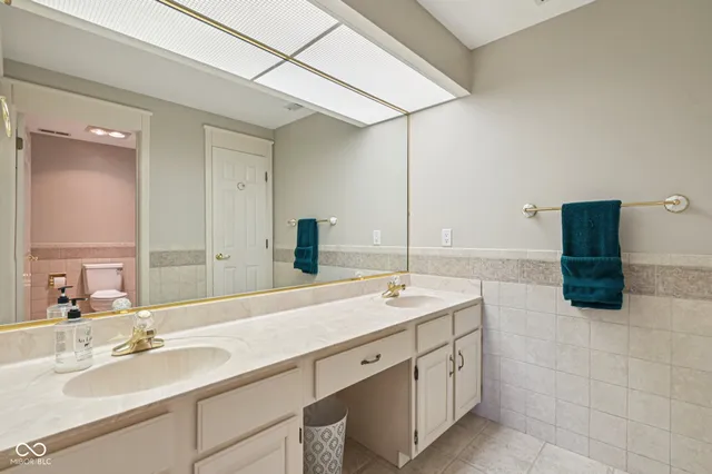 $295,000 | 8690 Jaffa Ct W Drive, Unit 31, Indianapolis, IN 46260