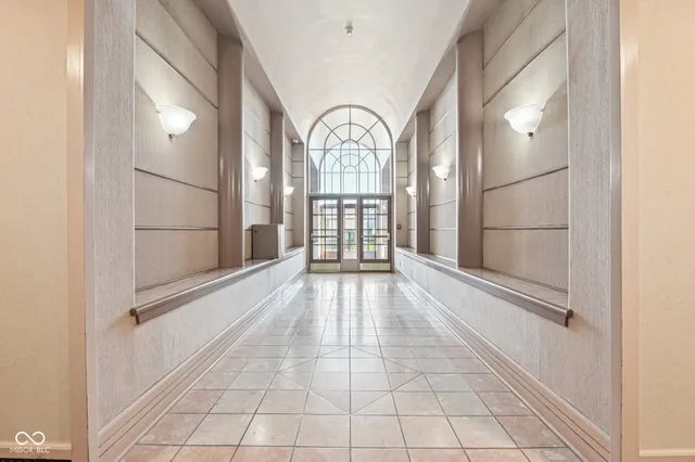 $295,000 | 8690 Jaffa Ct W Drive, Unit 31, Indianapolis, IN 46260