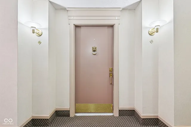 $295,000 | 8690 Jaffa Ct W Drive, Unit 31, Indianapolis, IN 46260