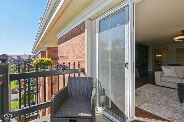 $295,000 | 8690 Jaffa Ct W Drive, Unit 31, Indianapolis, IN 46260