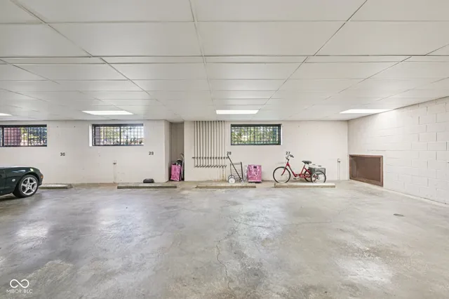 $295,000 | 8690 Jaffa Ct W Drive, Unit 31, Indianapolis, IN 46260