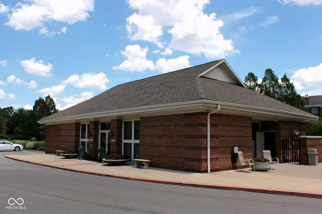 $295,000 | 8690 Jaffa Ct W Drive, Unit 31, Indianapolis, IN 46260