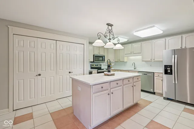 $295,000 | 8690 Jaffa Ct W Drive, Unit 31, Indianapolis, IN 46260