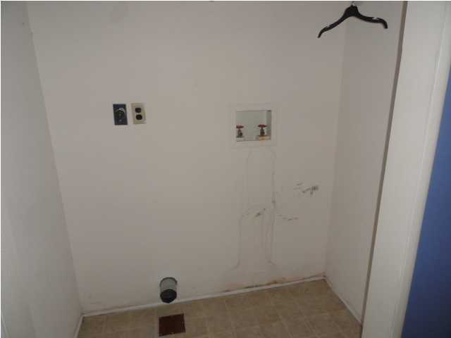4291 Rebecca Road Crestview, FL 32539 - Photo 10 of 13 a bathroom with a shower