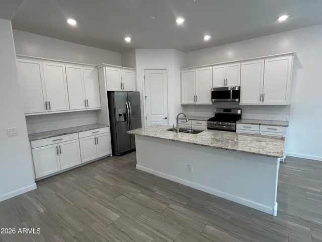 $2,600 | 16776 West Vereda Solana Dr., Surprise, AZ 85387