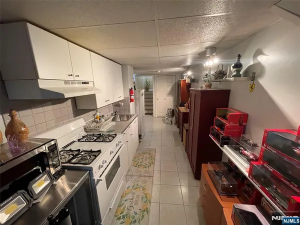 $625,000 | 608 Monroe Street, Carlstadt, NJ 07072