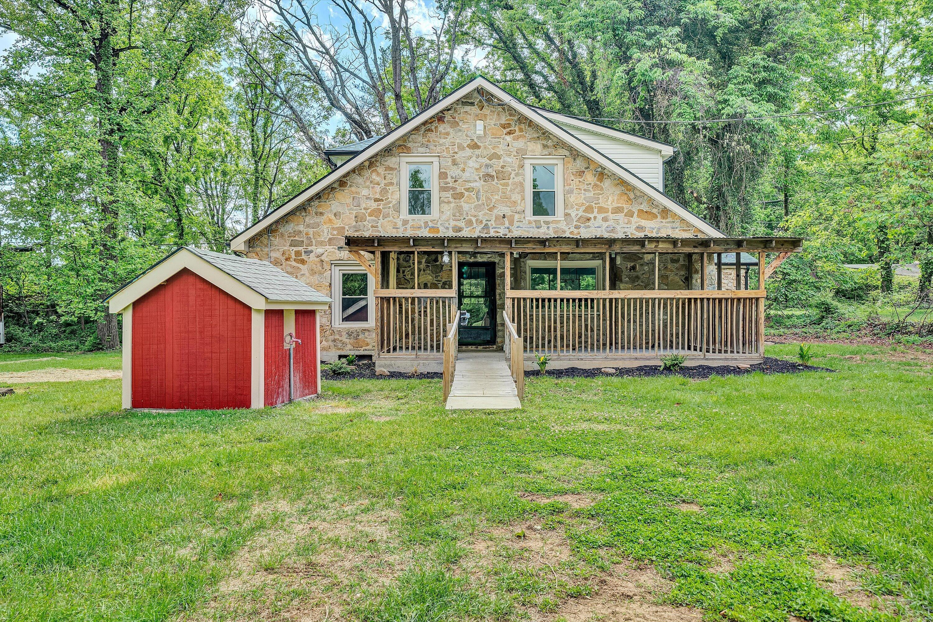 4714 Tobey Road Salem, VA 24153 - Photo 31 of 37 Side of House