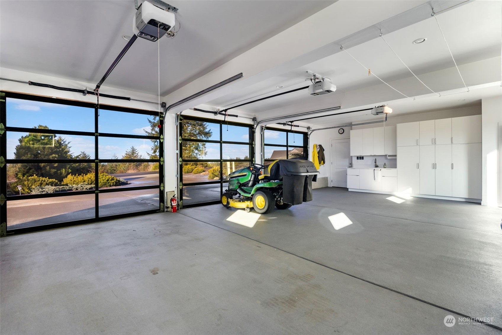 3010 Lighthouse Keepers Road Ilwaco, WA 98624 - Photo 32 of 38 a view of garage