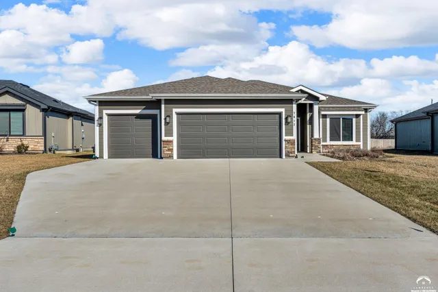 $389,900 | 7612 Southwest 24th Terrace, Topeka, KS 66614