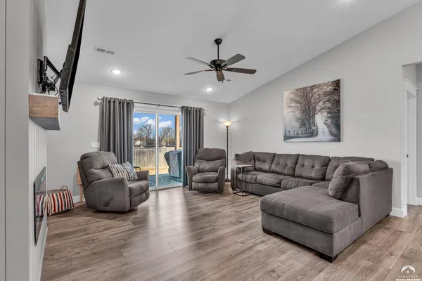 $379,900 | 7612 Southwest 24th Terrace, Topeka, KS 66614