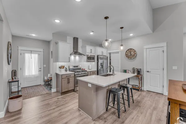 $379,900 | 7612 Southwest 24th Terrace, Topeka, KS 66614