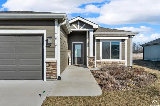 $389,900 | 7612 Southwest 24th Terrace, Topeka, KS 66614