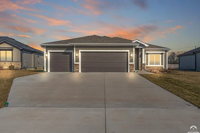 $389,900 | 7612 Southwest 24th Terrace, Topeka, KS 66614