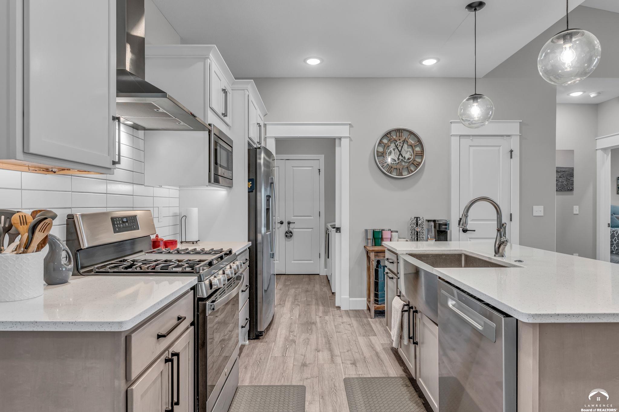 7612 Southwest 24th Terrace Topeka, KS 66614 - Photo 4 of 21