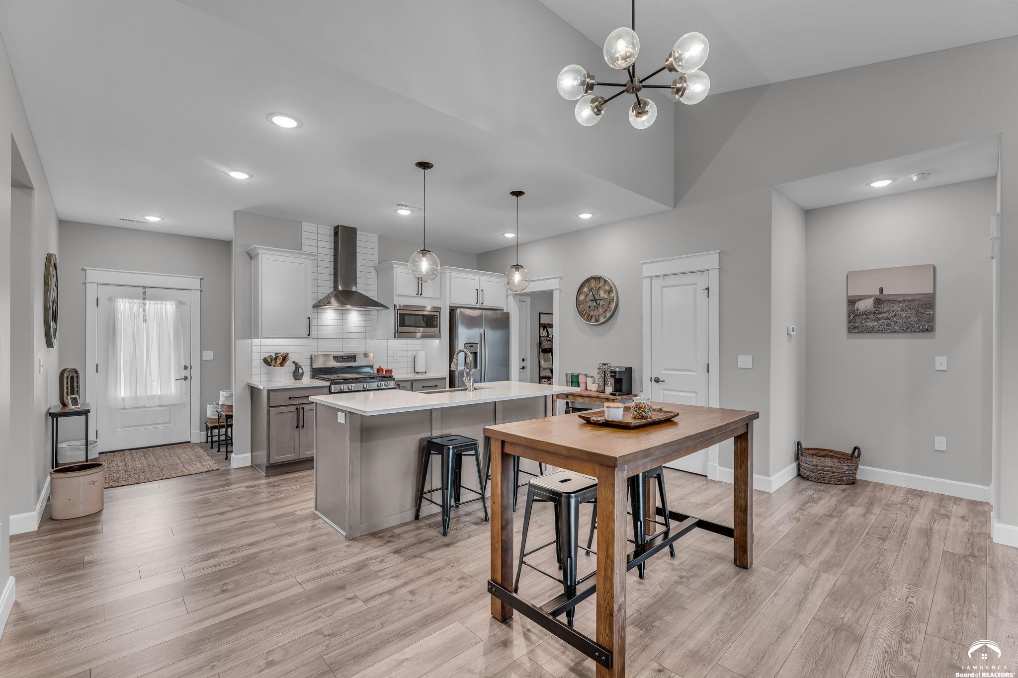 7612 Southwest 24th Terrace Topeka, KS 66614 - Photo 7 of 21