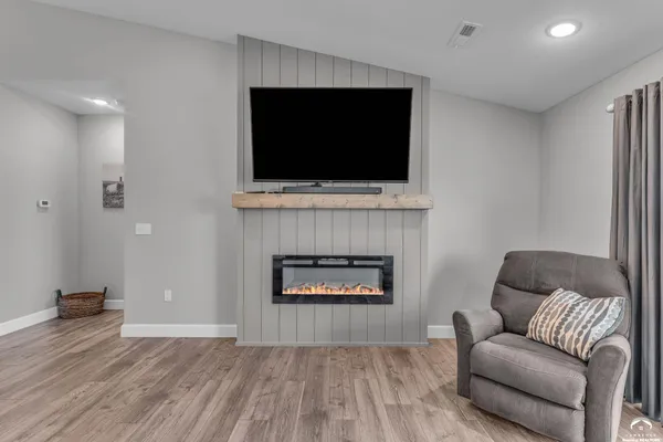 $379,900 | 7612 Southwest 24th Terrace, Topeka, KS 66614