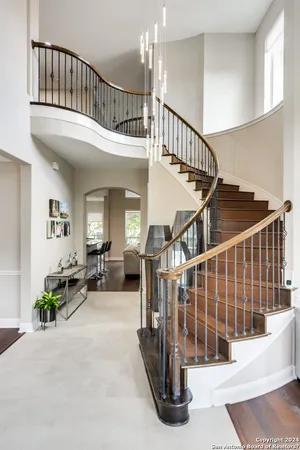 a view of entryway and hall