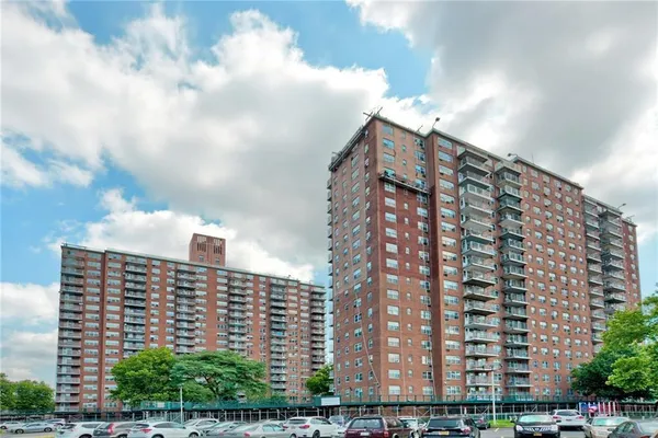$349,000 | 2475 West 16th Street, Unit 3D | Gravesend
