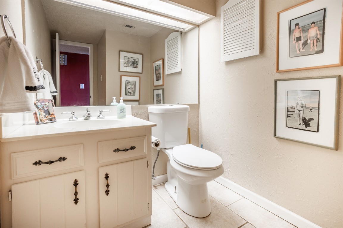 1720 Timber Ridge Drive Austin, TX 78741 - Photo 8 of 30 Guest Bathroom on main level
