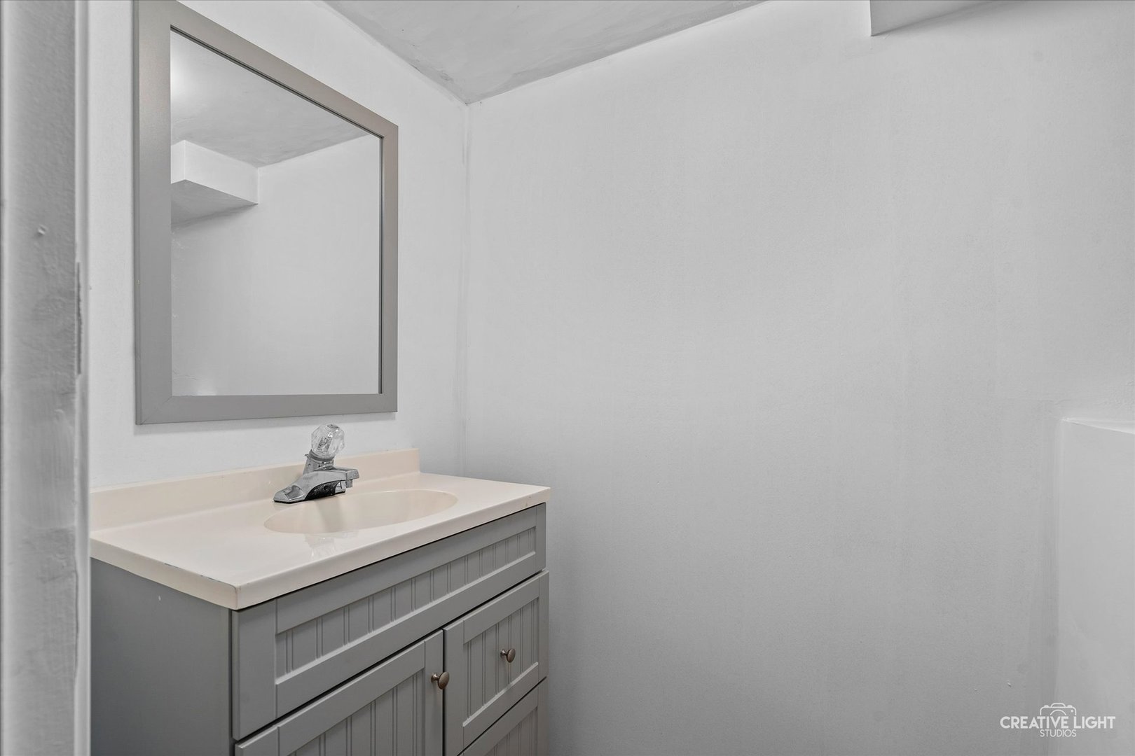 827 Spring Street Aurora, IL 60505 - Photo 8 of 28