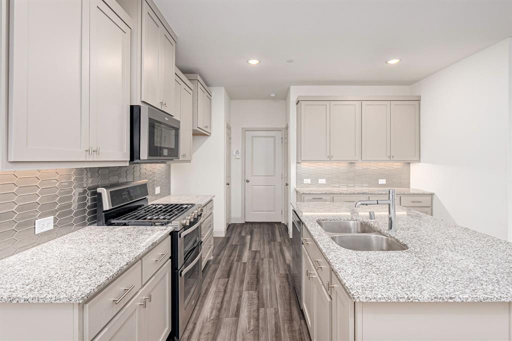 988 Emil Place Allen, TX 75013 - Photo 9 of 25