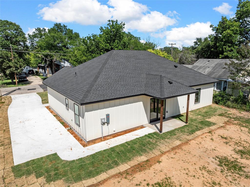 3320 North 27th Street Waco, TX 76708 - Photo 36 of 38 a view of a terrace with a yard