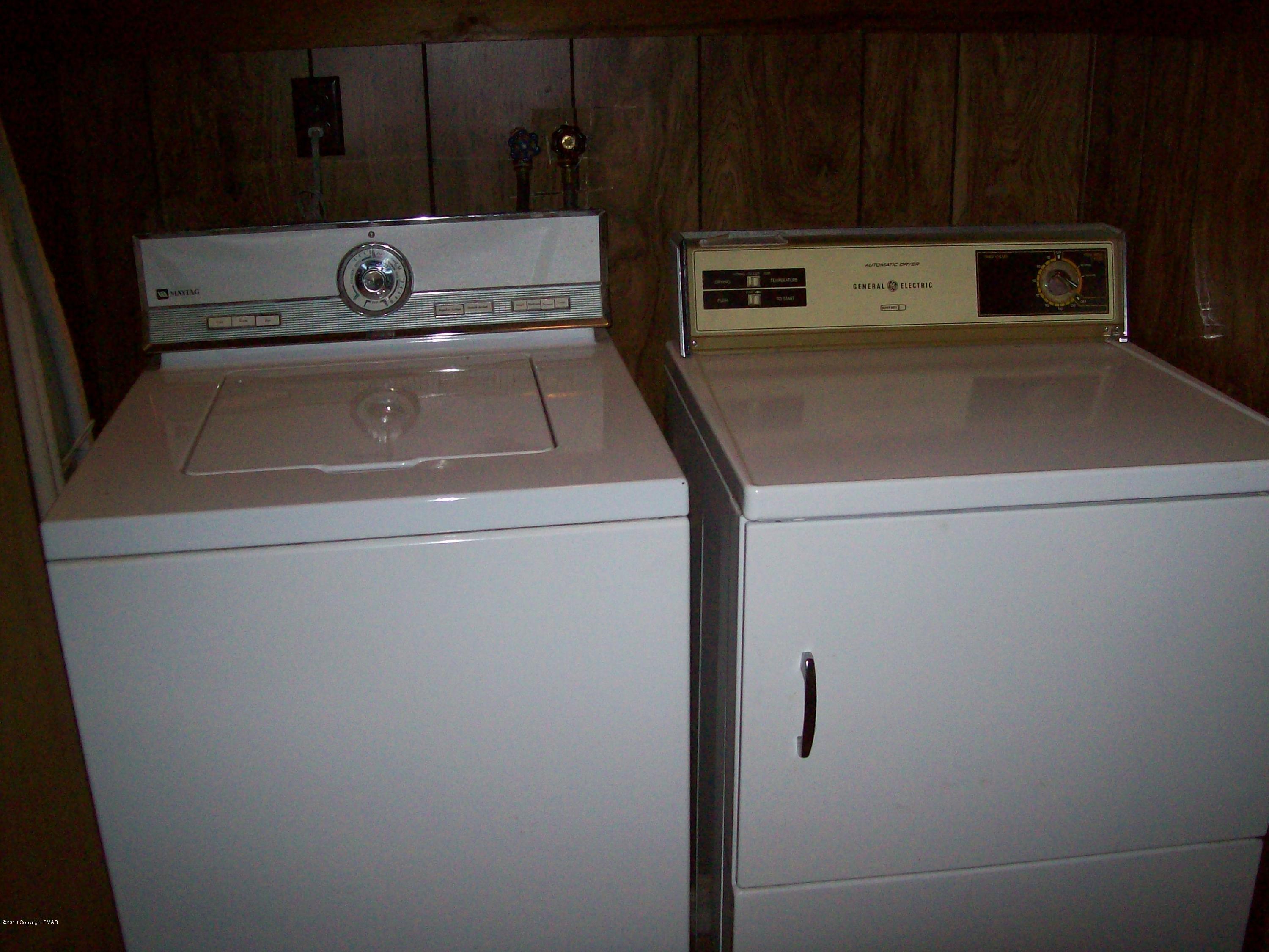 5895 Decker Road Bushkill, PA 18324 - Photo 11 of 18 laundry