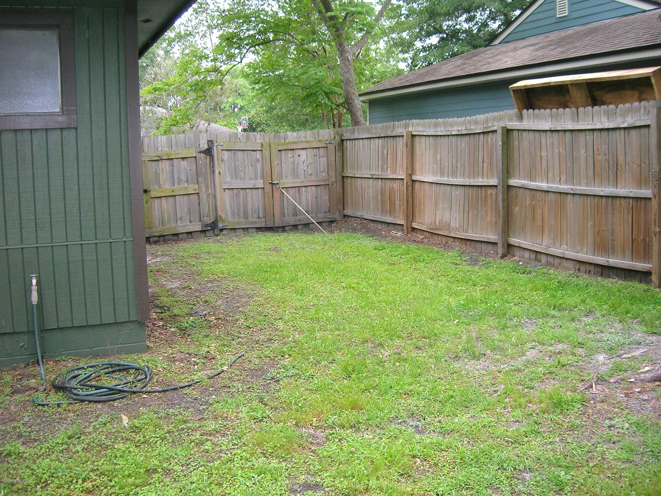 11069 Reading Road Jacksonville, FL 32257 - Photo 15 of 18 a backyard of a house with lots of green space