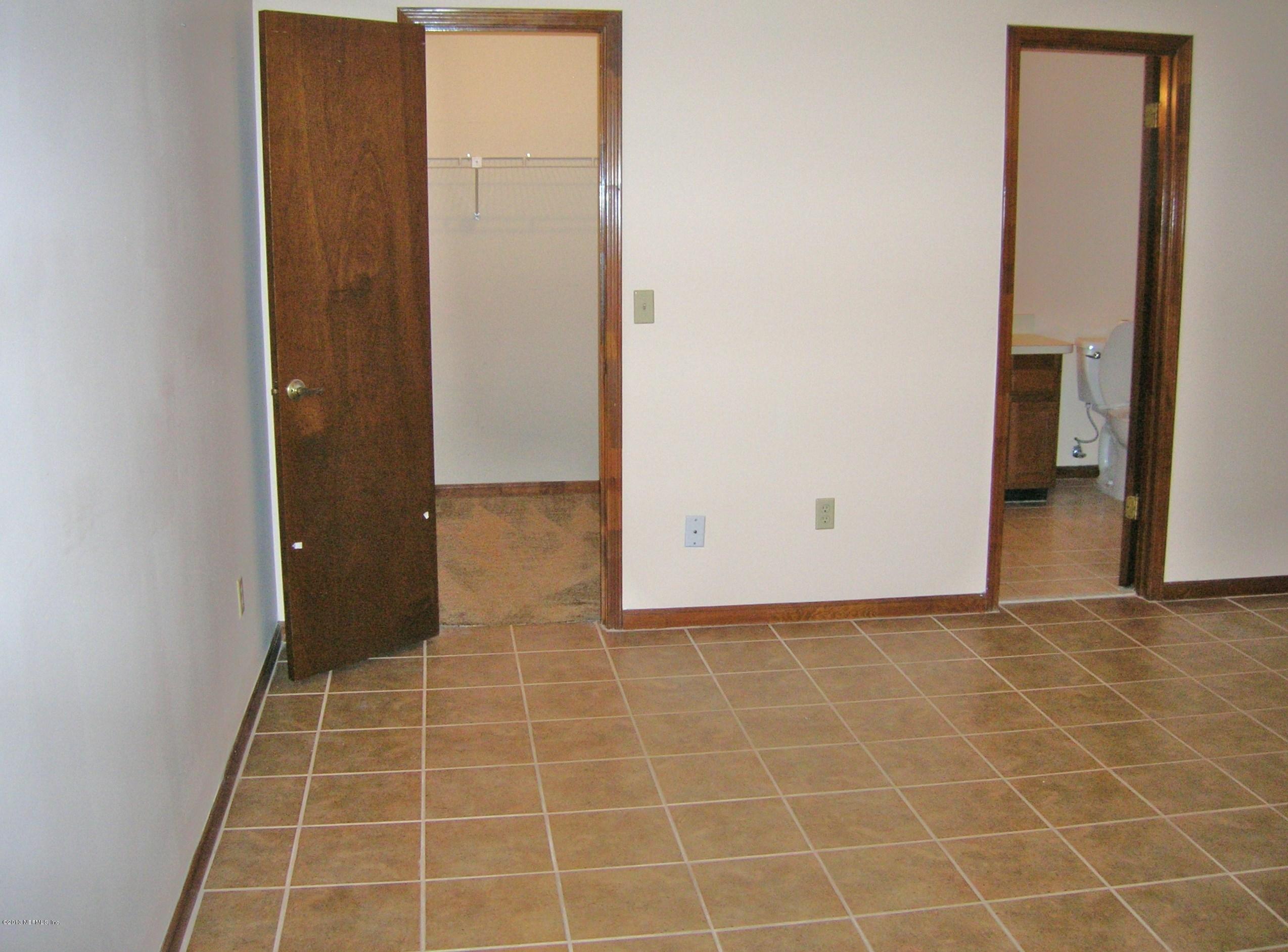 11069 Reading Road Jacksonville, FL 32257 - Photo 7 of 18 a view of an empty room with a bathroom
