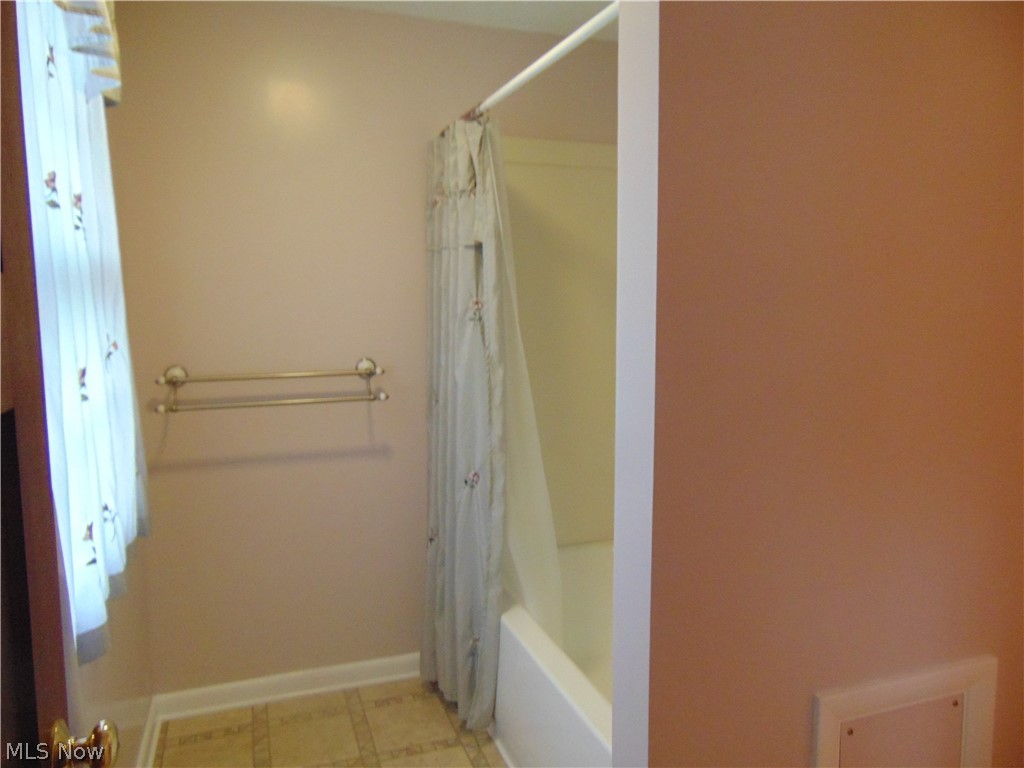 6391 Coleridge Road Painesville, OH 44077 - Photo 13 of 28