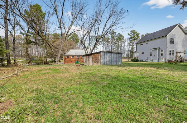 a view of a backyard with green space