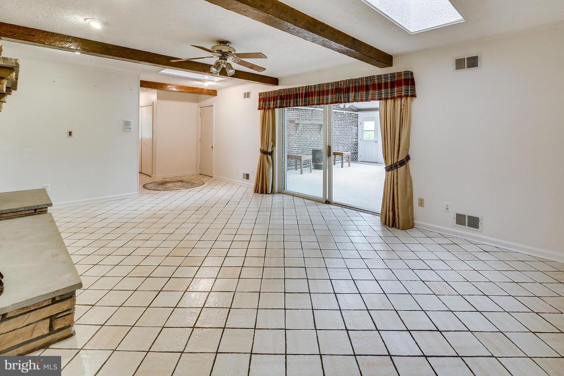 3375 Florence Road Woodbine, MD 21797 - Photo 5 of 30 Living Room