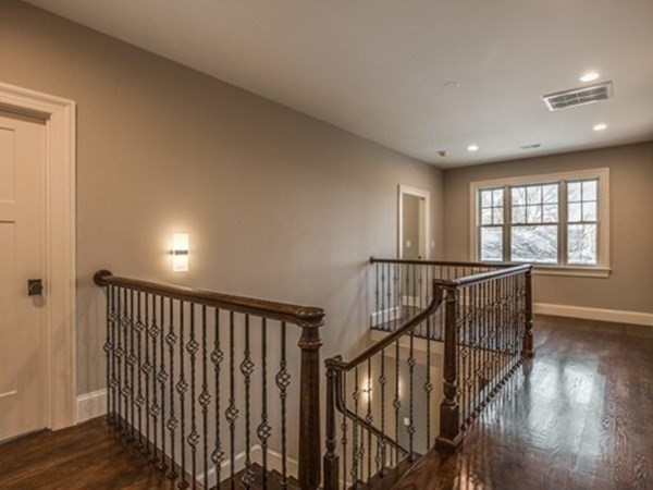 39 Roslyn Road Newton, MA 02468 - Photo 17 of 27