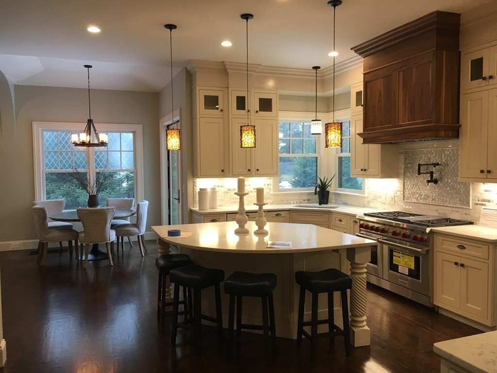 39 Roslyn Road Newton, MA 02468 - Photo 5 of 27
