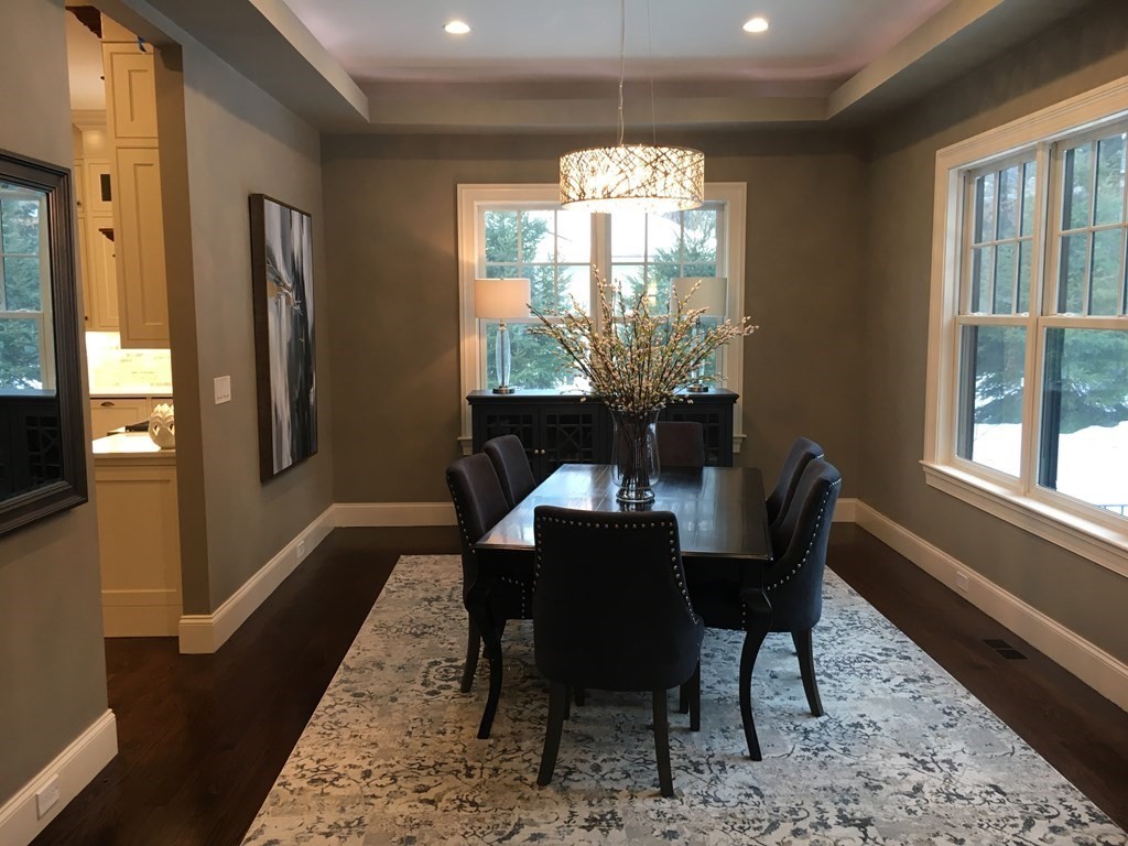 39 Roslyn Road Newton, MA 02468 - Photo 6 of 27