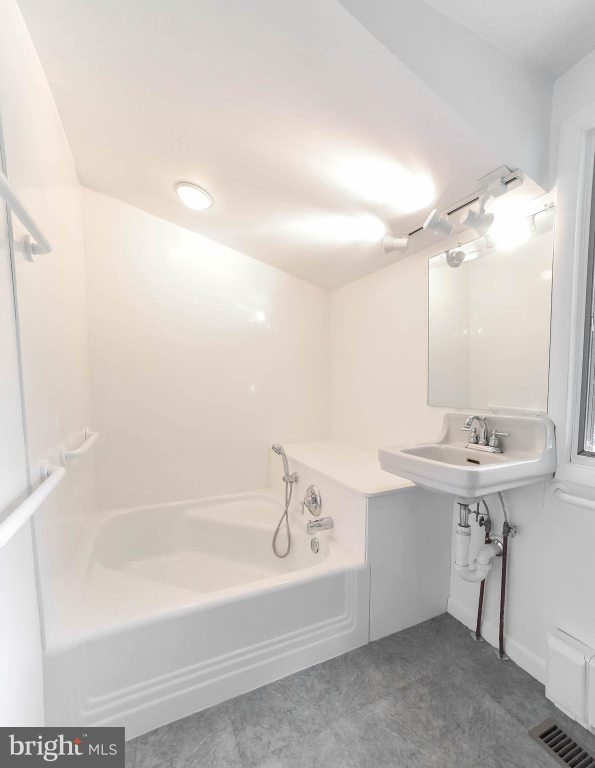 3444 Atropa Road Port Republic, MD 20676 - Photo 27 of 76 Master Bath