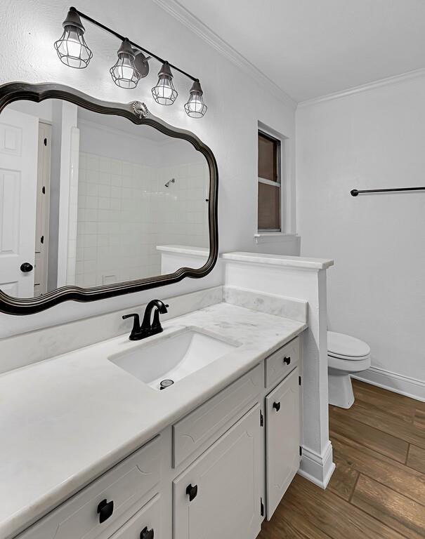 216 Texas Avenue Hewitt, TX 76643 - Photo 17 of 32 a bathroom with a sink and a mirror