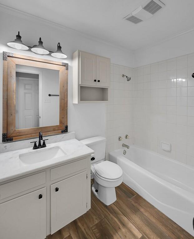 216 Texas Avenue Hewitt, TX 76643 - Photo 22 of 32 a bathroom with a sink toilet a mirror and bathtub