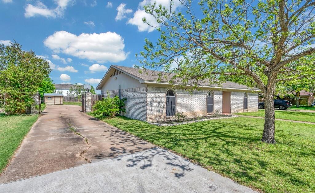216 Texas Avenue Hewitt, TX 76643 - Photo 31 of 32 a front view of a house with garden