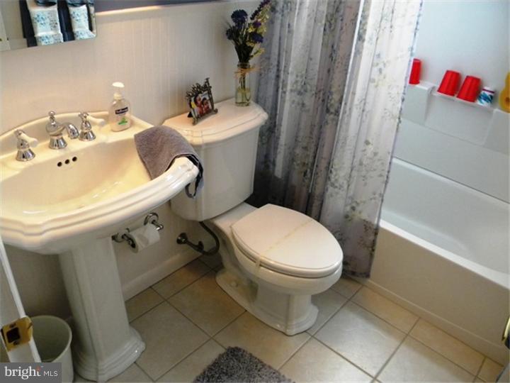 2212 Cambridge Road Broomall, PA 19008 - Photo 13 of 15 Bathroom