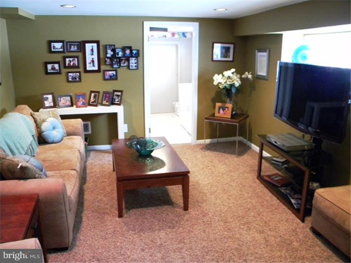 2212 Cambridge Road Broomall, PA 19008 - Photo 8 of 15 Family Room
