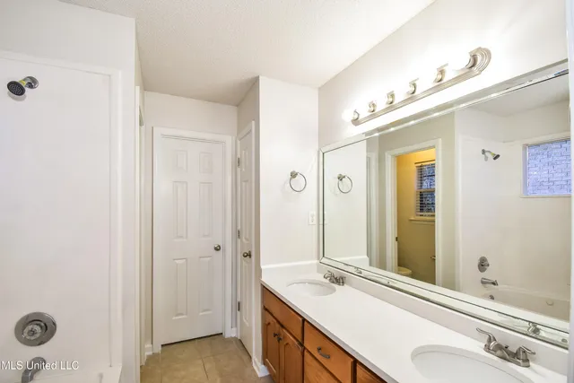 $2,255 | 1116 Warwick Place, Southaven, MS 38671