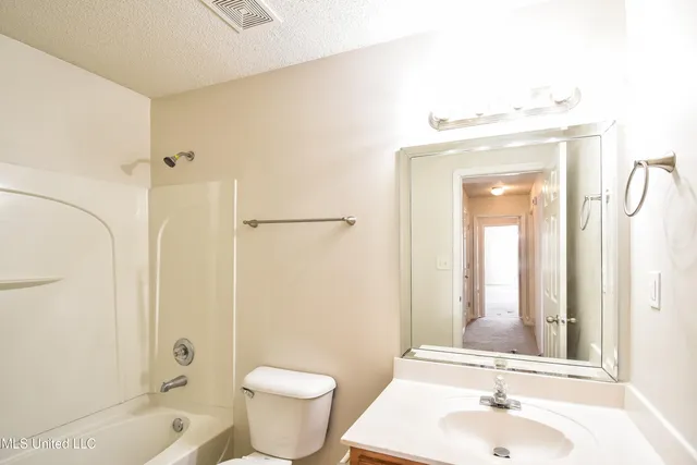 $2,255 | 1116 Warwick Place, Southaven, MS 38671