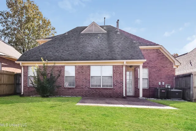 $2,255 | 1116 Warwick Place, Southaven, MS 38671