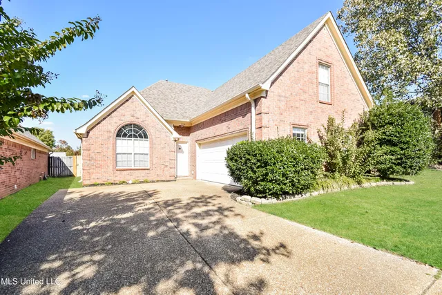 $2,255 | 1116 Warwick Place, Southaven, MS 38671