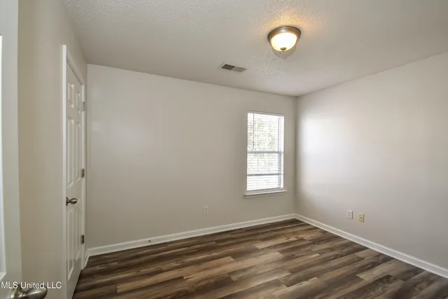 $2,255 | 1116 Warwick Place, Southaven, MS 38671