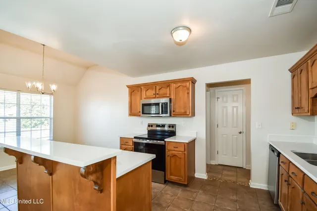 $2,255 | 1116 Warwick Place, Southaven, MS 38671