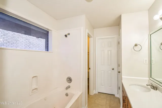 $2,255 | 1116 Warwick Place, Southaven, MS 38671