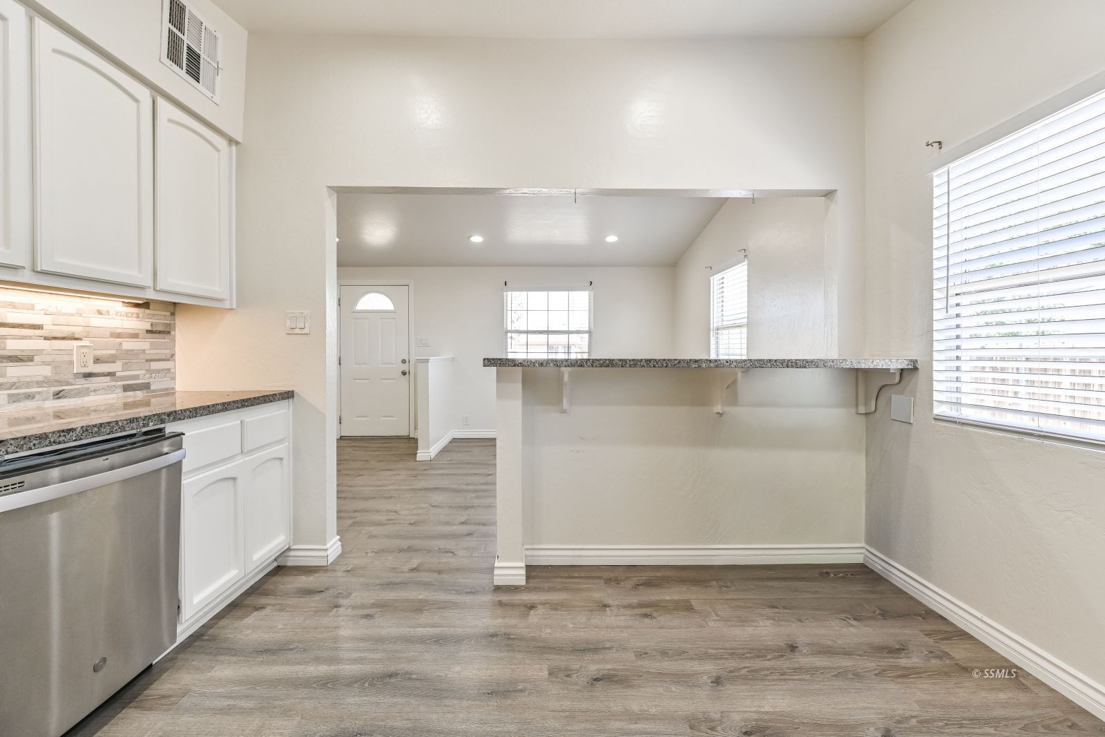 305 North Florence Street Ridgecrest, CA 93555 - Photo 3 of 30